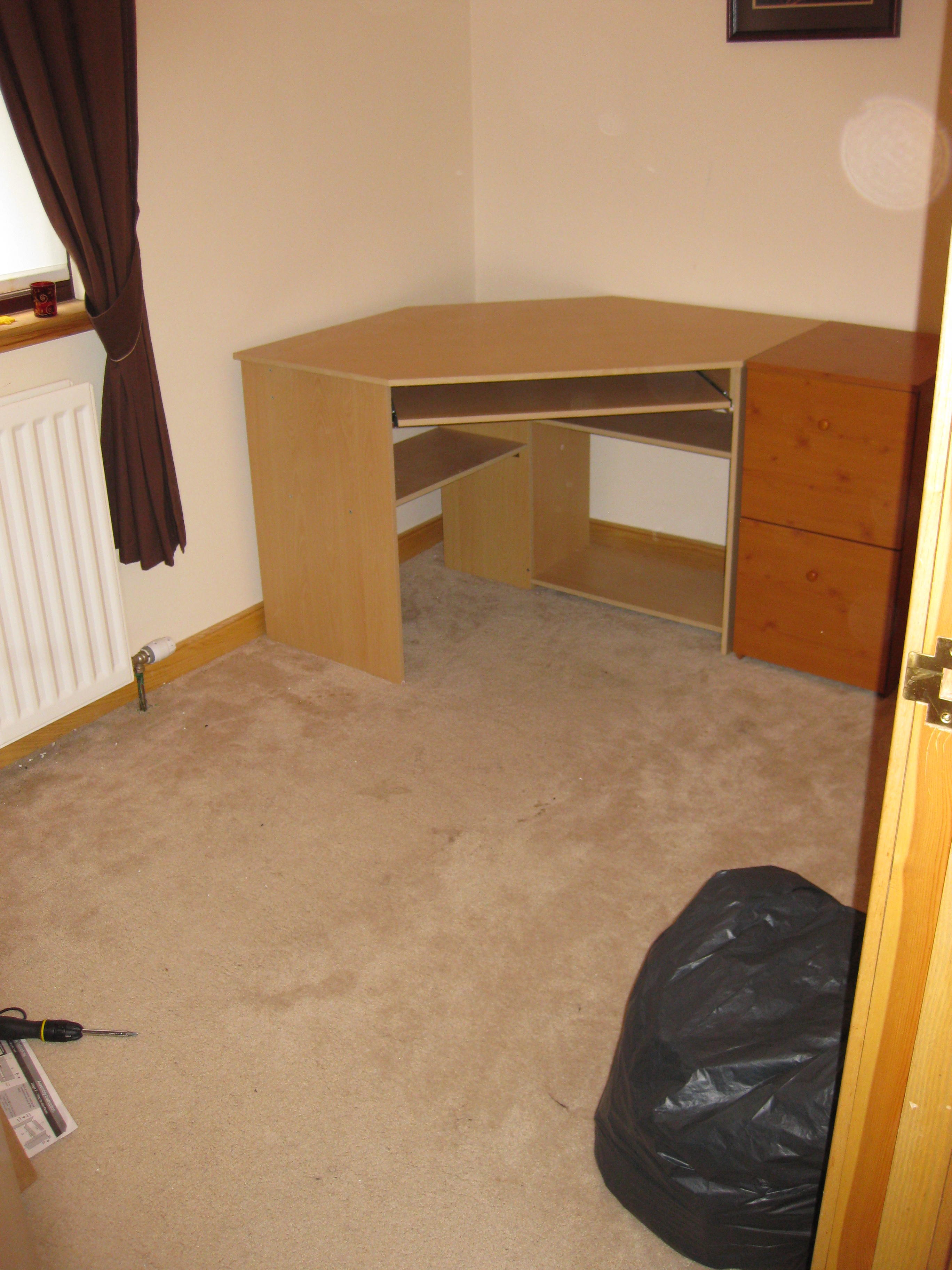 070309desk1